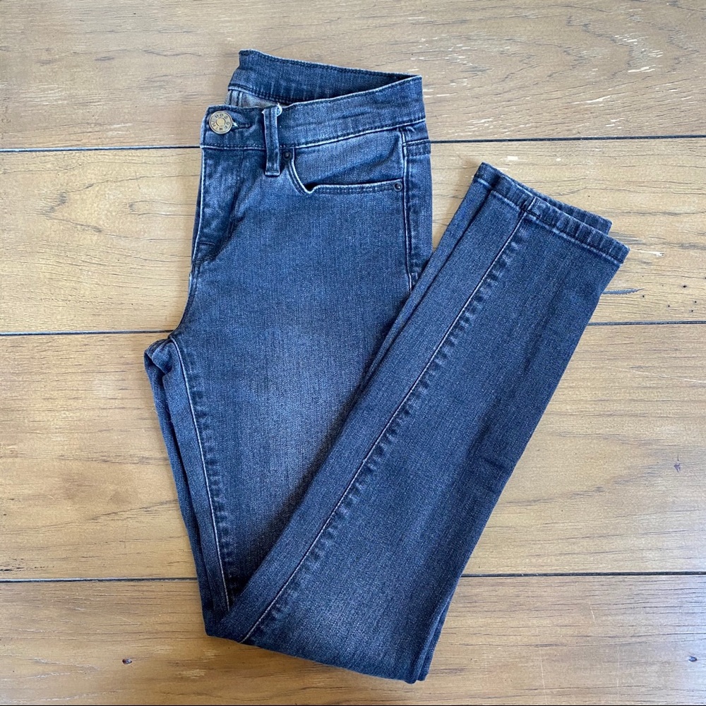 BDG Jeans Twig Mid Rise Size 25